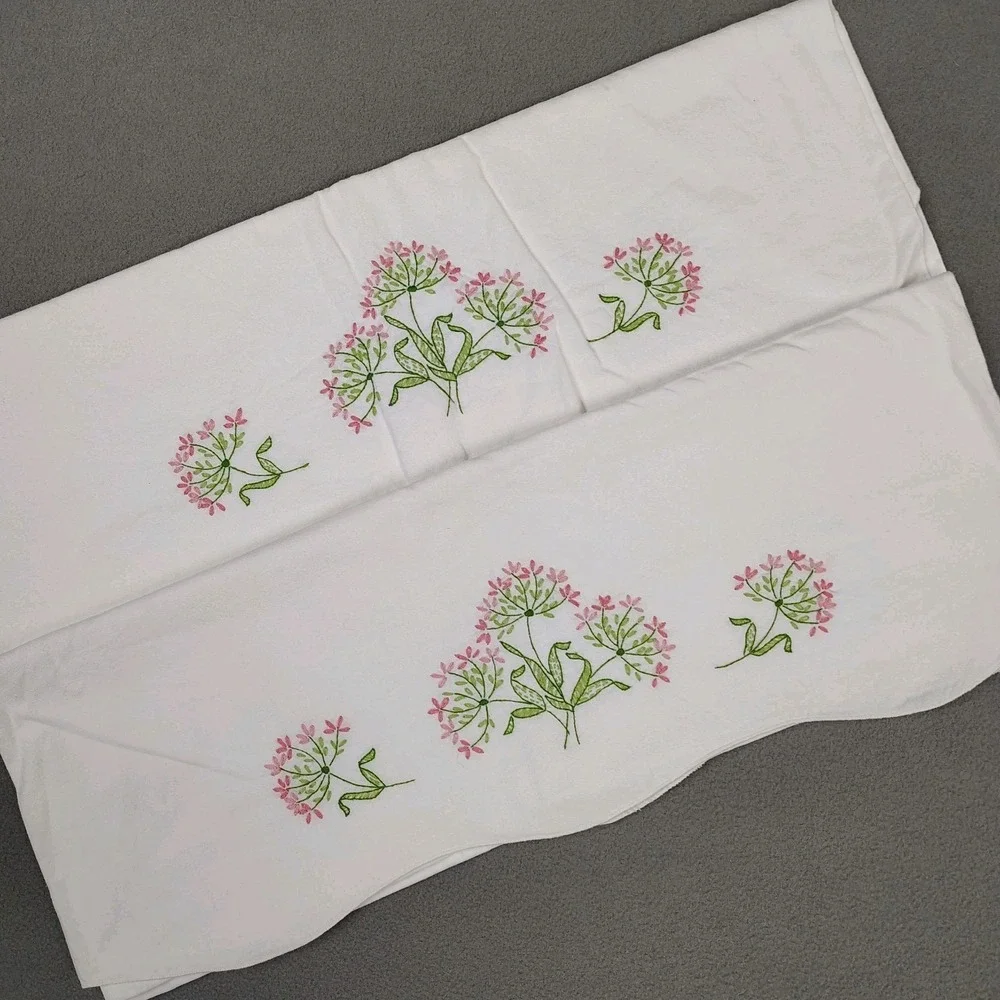Vintage Embroidered Floral Pillowcase Set (2) White Pink MCM Cross Stitch 20x29
